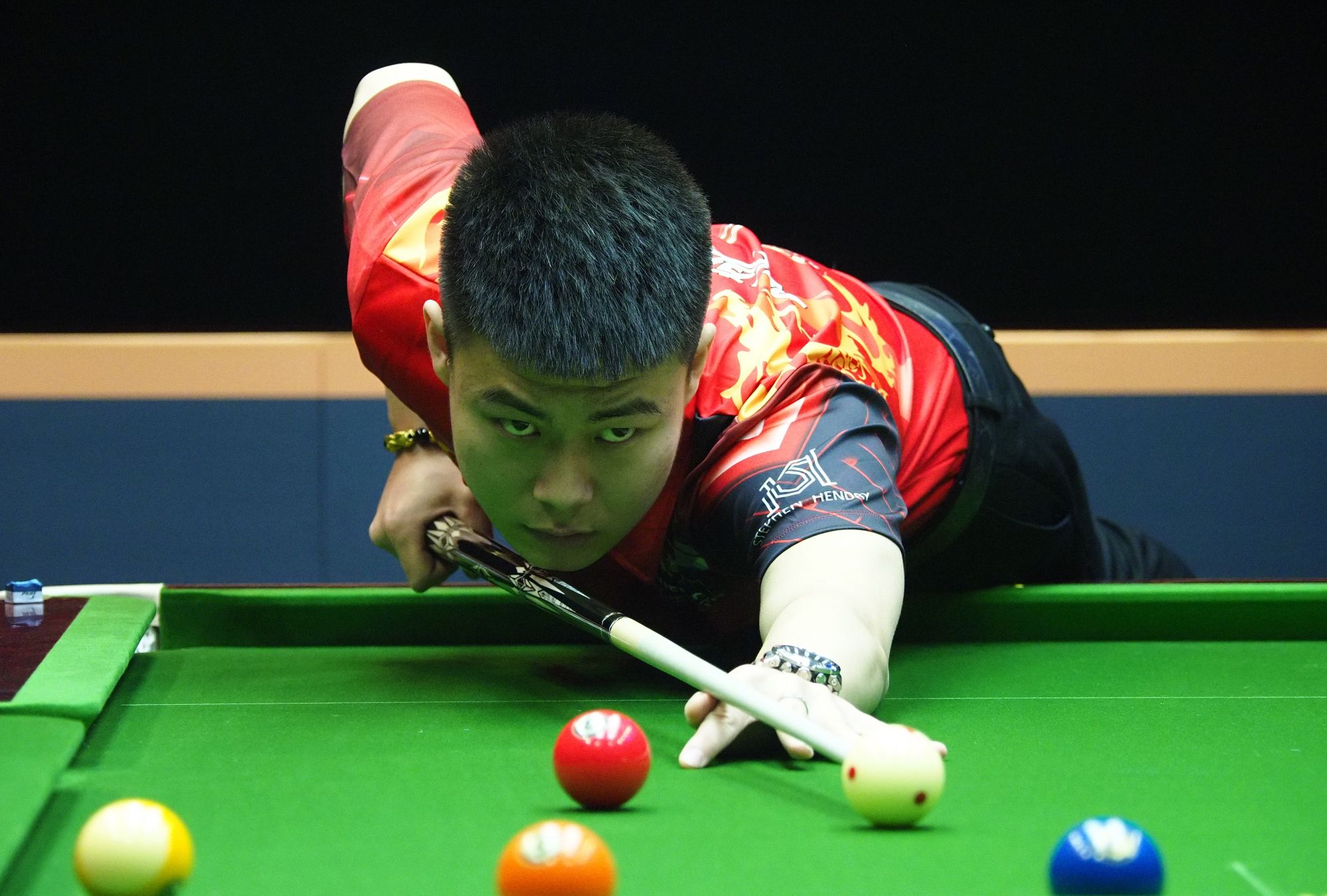 配中显示出 配中显示出