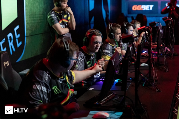 更是更衣室 更是更衣室